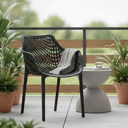 Poltrona Suits Moderna Goumert com Acabamento Premium - Preto / 1 Und