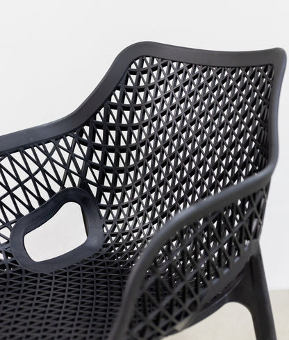 Poltrona Suits Moderna Goumert com Acabamento Premium - Preto / 1 Und