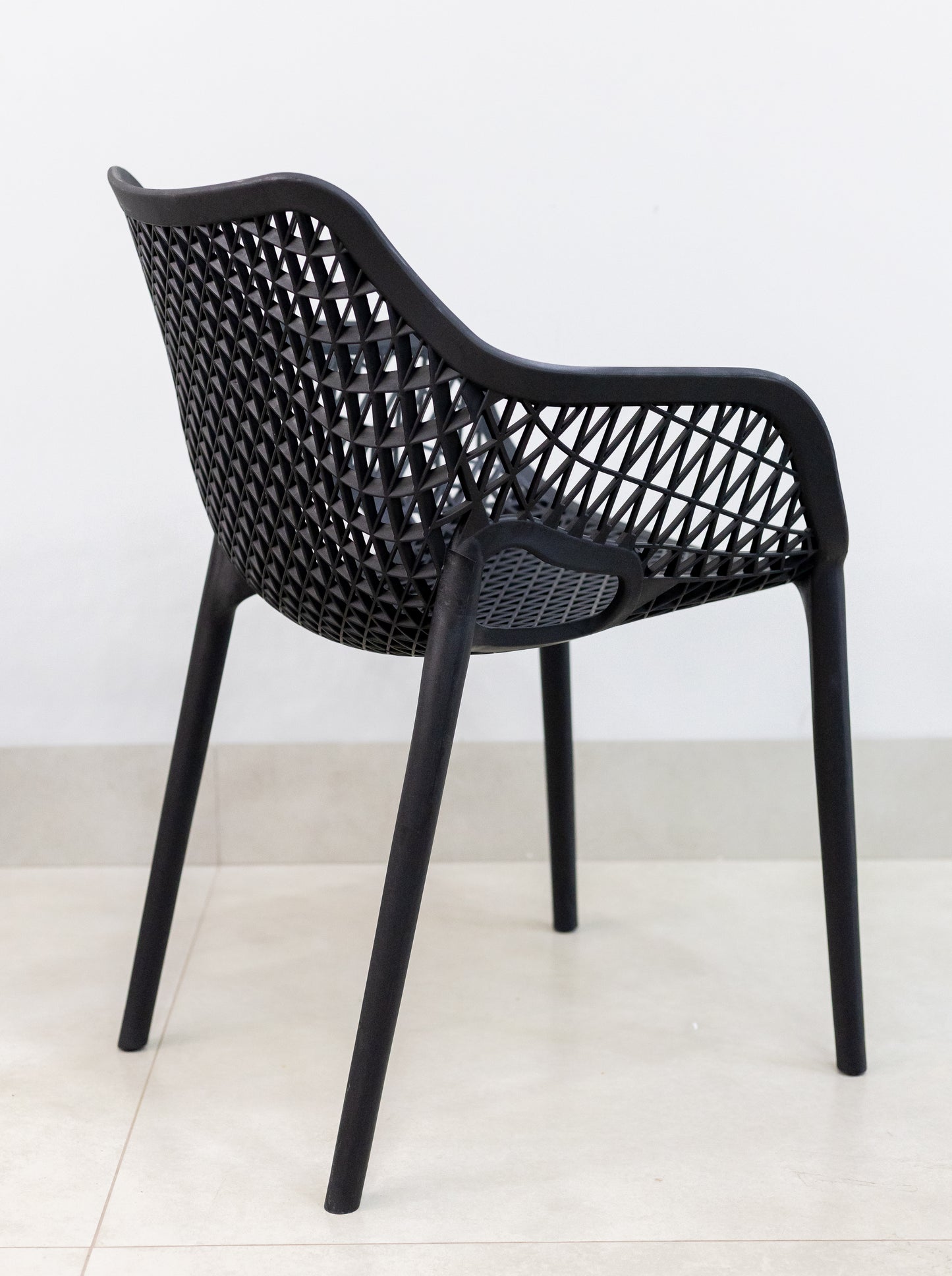 Poltrona Suits Moderna Goumert com Acabamento Premium - Preto / 1 Und