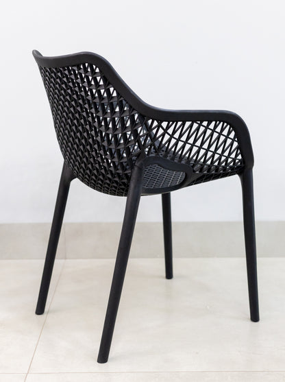 Poltrona Suits Moderna Goumert com Acabamento Premium - Preto / 1 Und